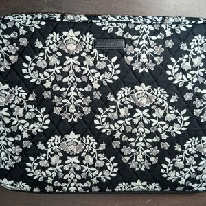 NWOT Vera Bradley 16" Laptop Sleeve Chandelier Noir Black White Quilted